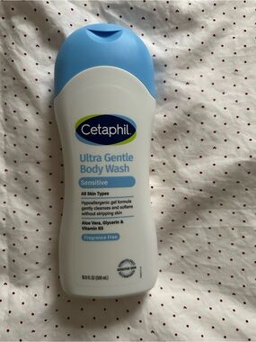 Cetaphil Ultra Gentle Body Wash - Sensitive Skin (White & Blue)